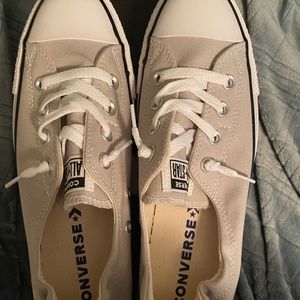 Women’s Converse size 9.5